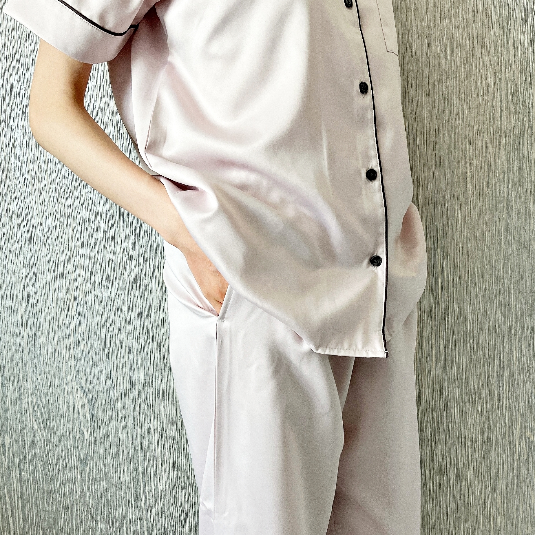 GU（ジーユー）のおすすめパジャマ「サテンパジャマ（半袖&amp;amp;ロングパンツ）+X」