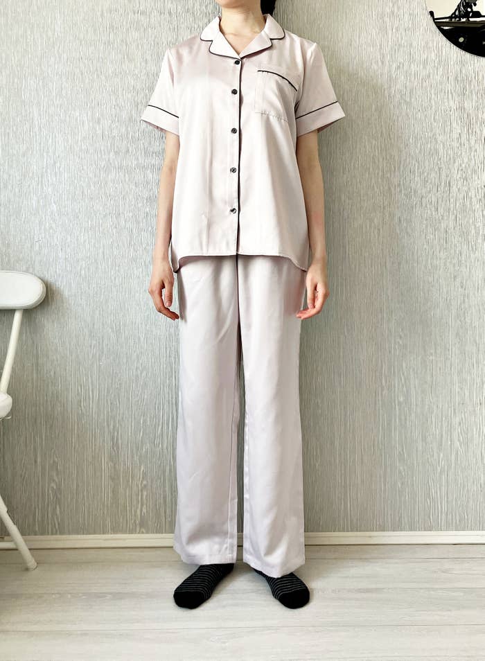 GU（ジーユー）のおすすめパジャマ「サテンパジャマ（半袖&amp;amp;ロングパンツ）+X」