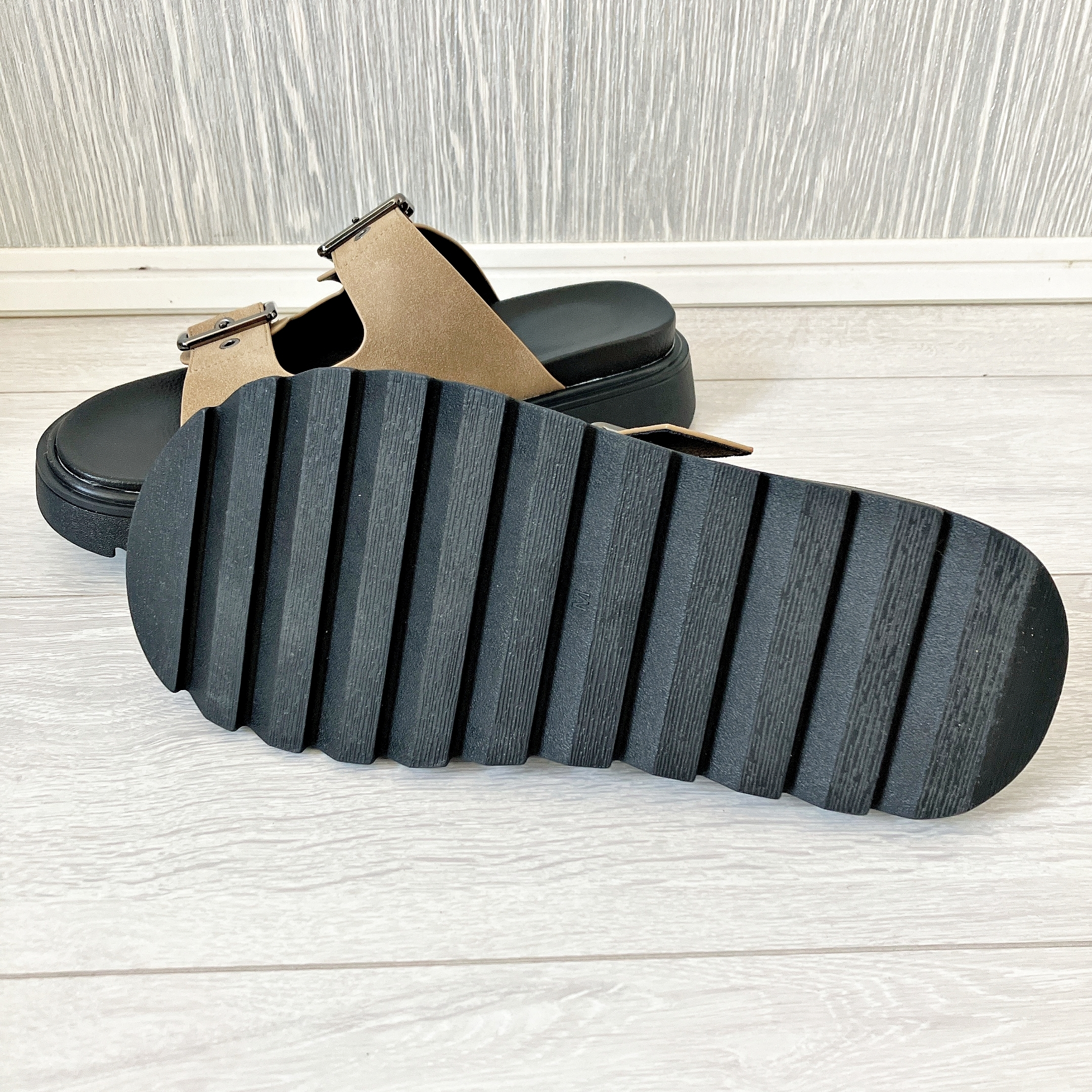 GU（ジーユー）のおすすめサンダル「ダブルベルトサンダル+X」