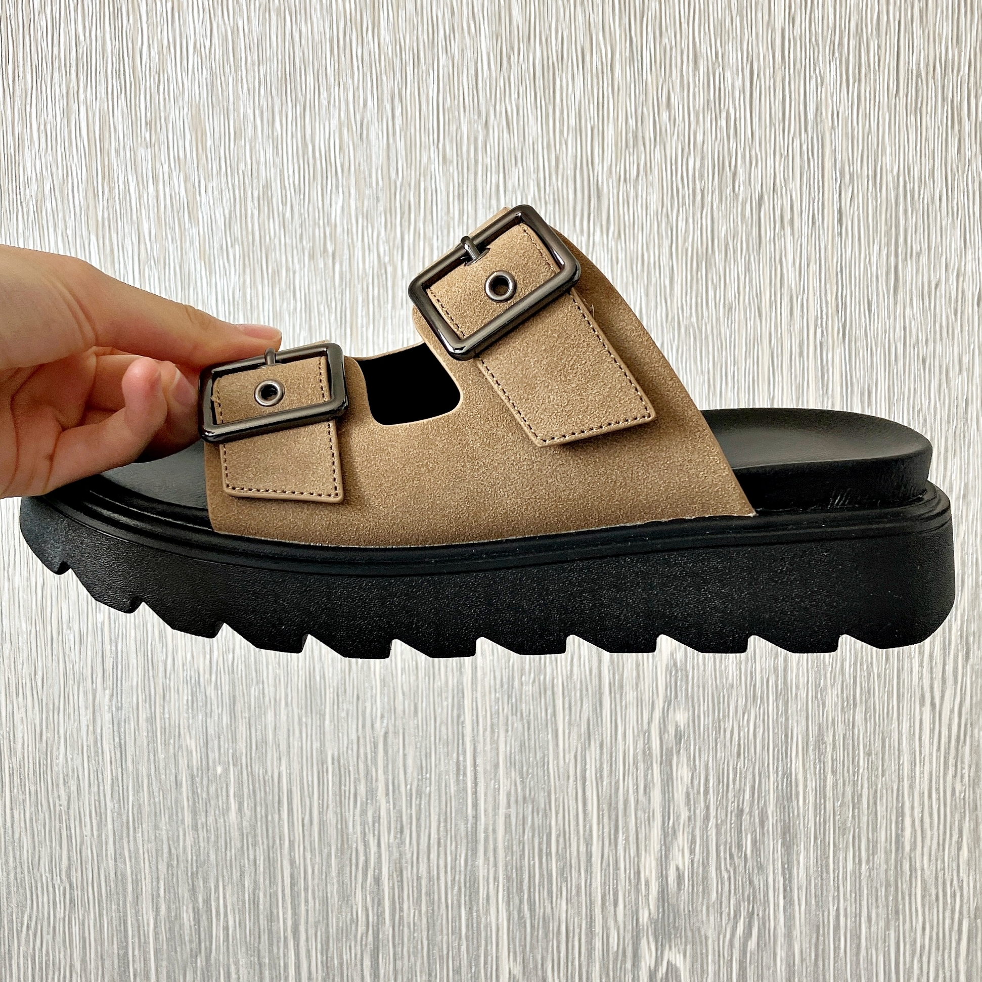 GU（ジーユー）のおすすめサンダル「ダブルベルトサンダル+X」