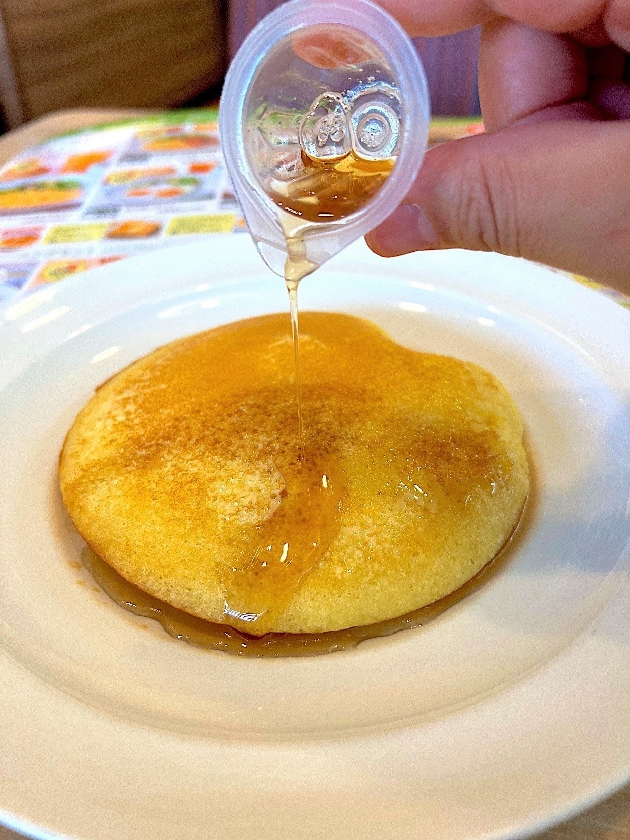 ガストのオススメメモーニング「パンケーキ＆ゆで卵セット」