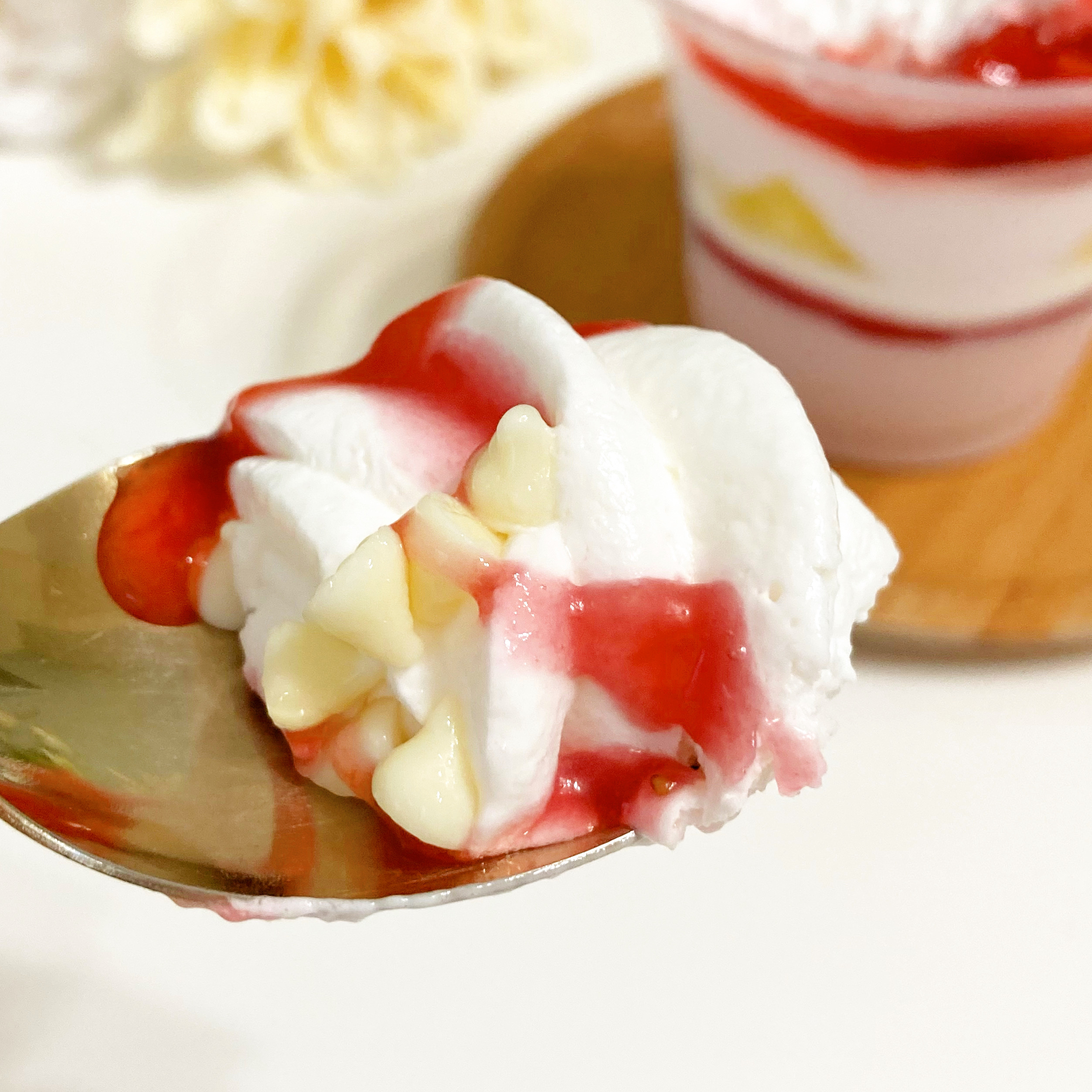 FamilyMart（ファミリーマート）のいちごスイーツ「いちごみるくパフェ」