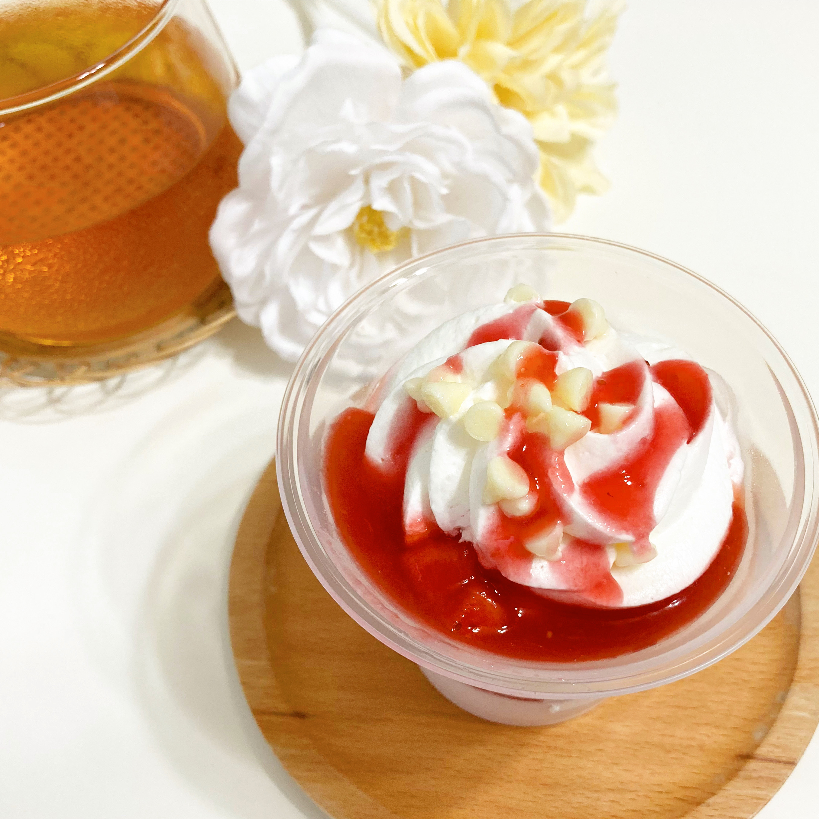 FamilyMart（ファミリーマート）のいちごスイーツ「いちごみるくパフェ」