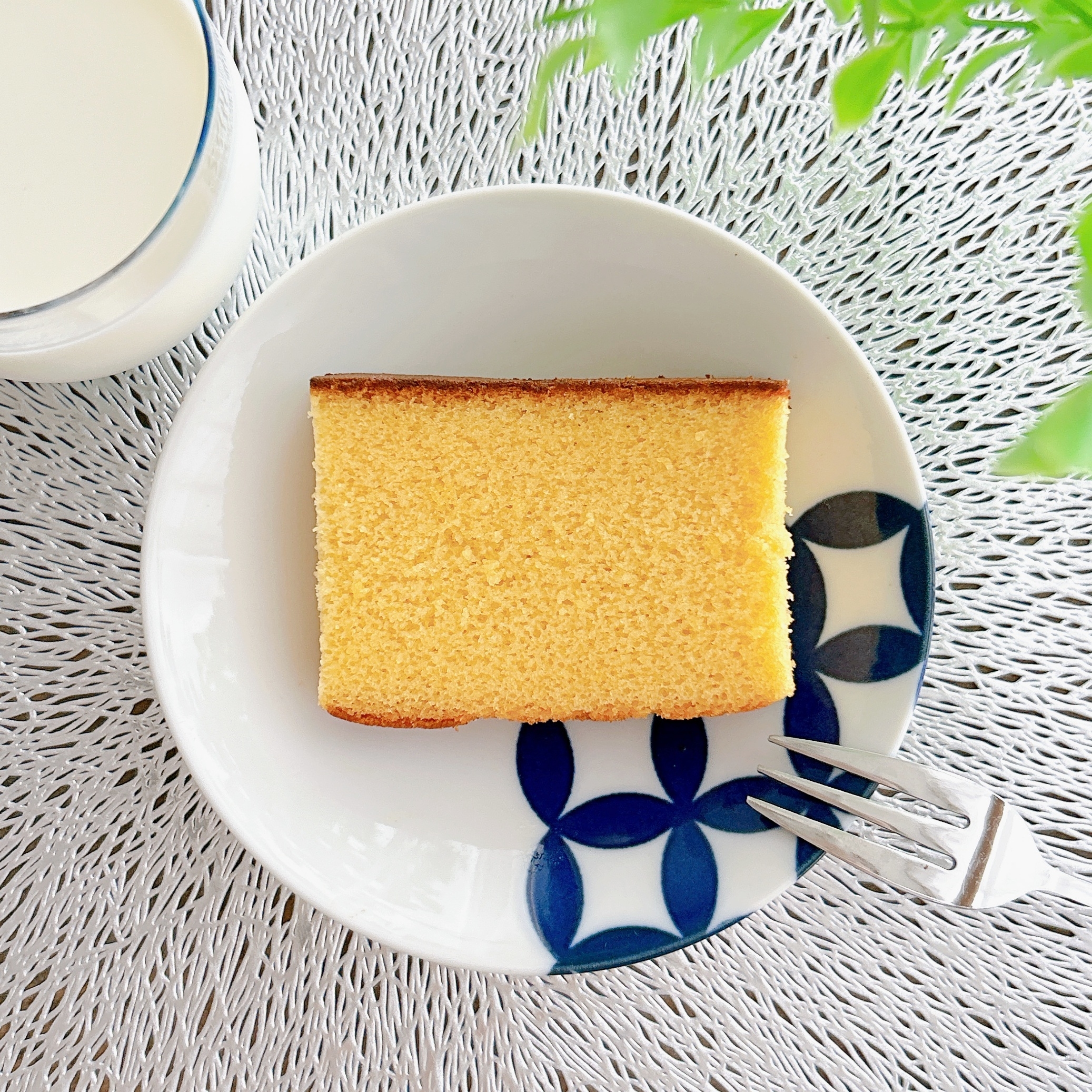 LAWSON（ローソン）のおすすめスイーツ「はちみつ香るしっとりカステラ」