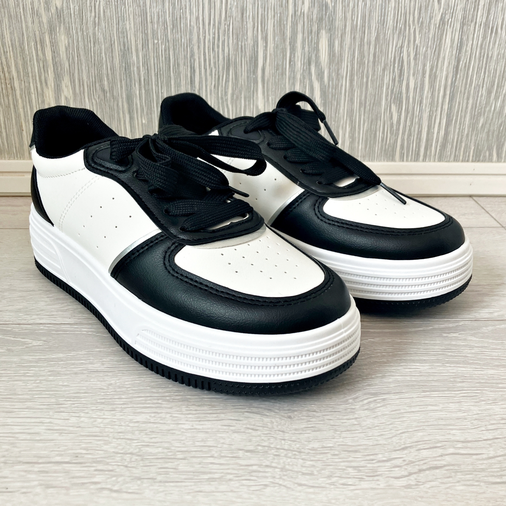 Honeys(ハニーズ)のおすすめスニーカー「ローカット厚底スニーカー」