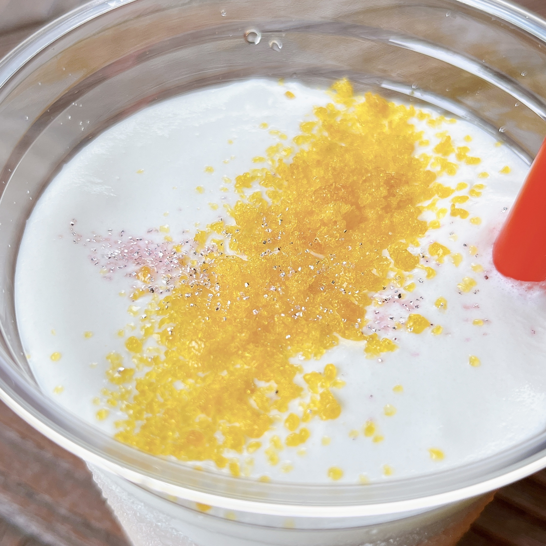 ディズニーシーの「ファンタジースプリングス」の中にあるレストランのメニュー「ラプンツェルのマジカルミルクティー」