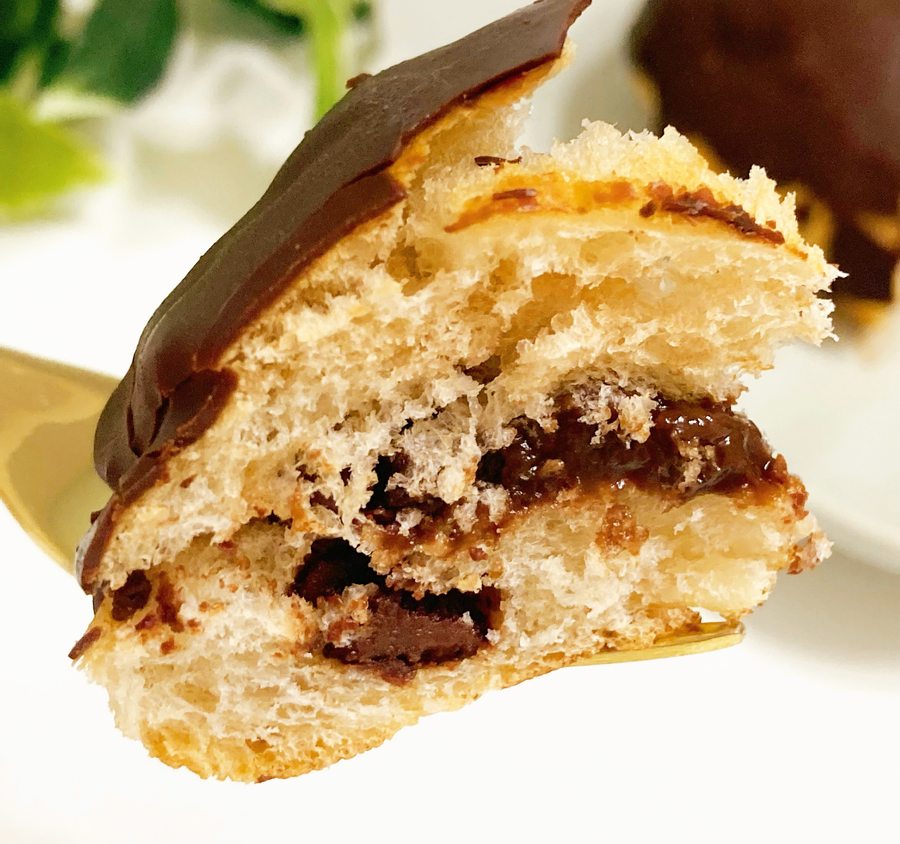 FamilyMart（ファミリーマート）のおすすめスイーツパン「チョコまみれみたいなパン」