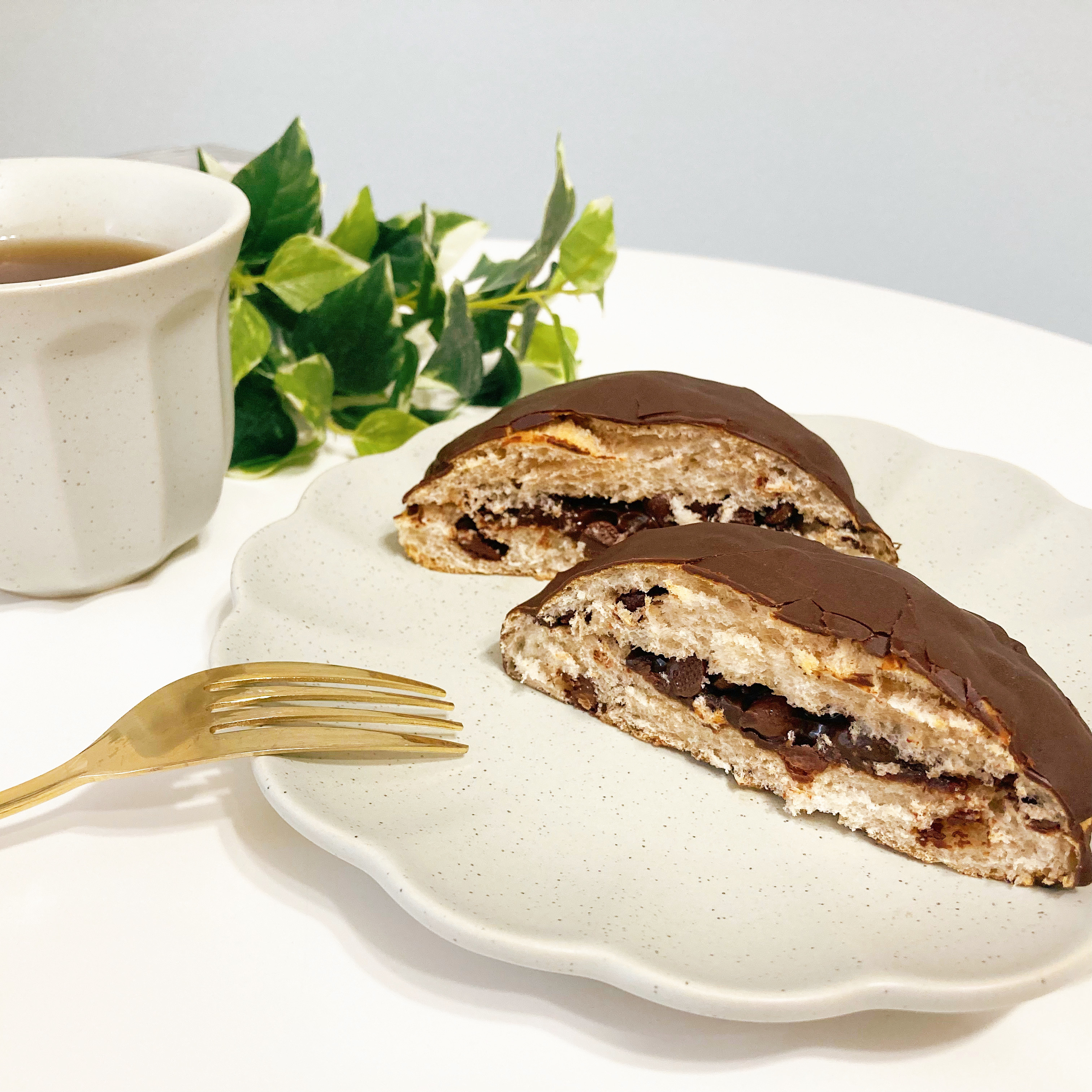 FamilyMart（ファミリーマート）のおすすめスイーツパン「チョコまみれみたいなパン」