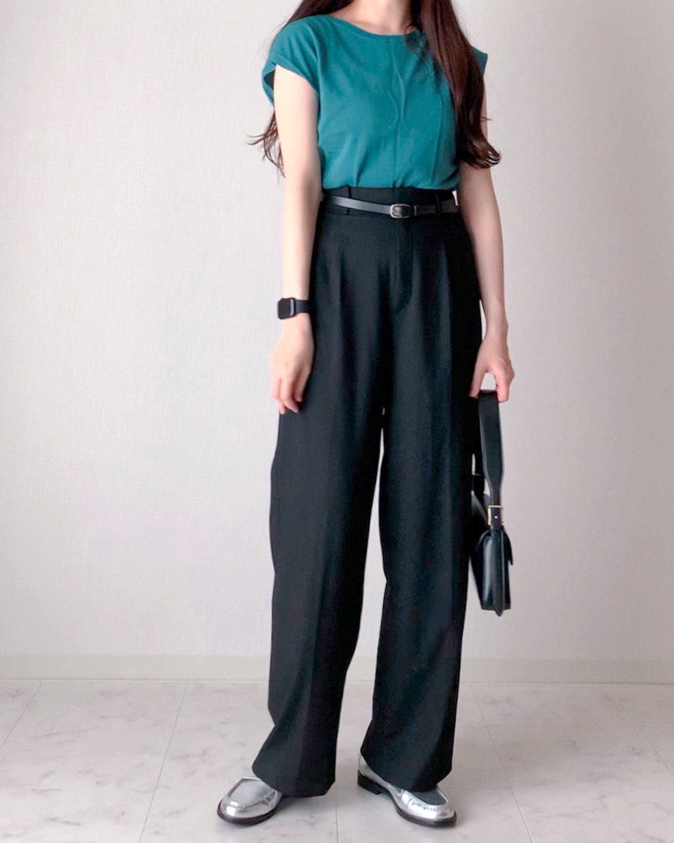 GU(ジーユー)のおすすめファッションアイテム「バックボタンセーター(半袖)Z+E」のコーディネート