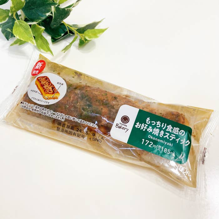 FamilyMart（ファミリーマート）のおすすめパン「もっちり食感のお好み焼きスティック」
