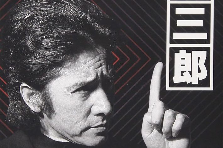 古畑任三郎のDVD第3シーズンのカバー。古畑任三郎が人指し指を上げている肖像。