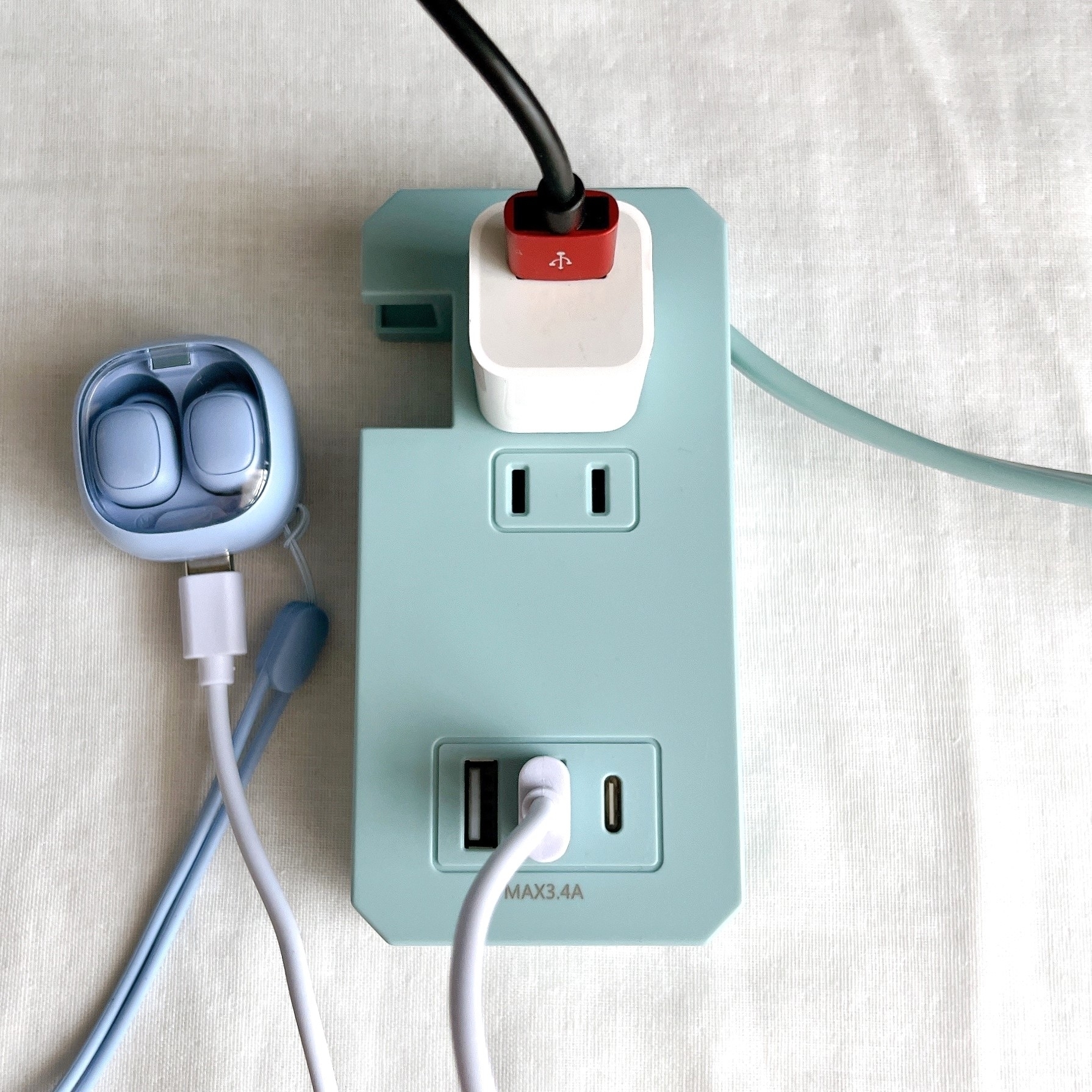 3COINS（スリーコインズ）のおすすめ便利グッズ「2コンセント2USB1Typecタップ」