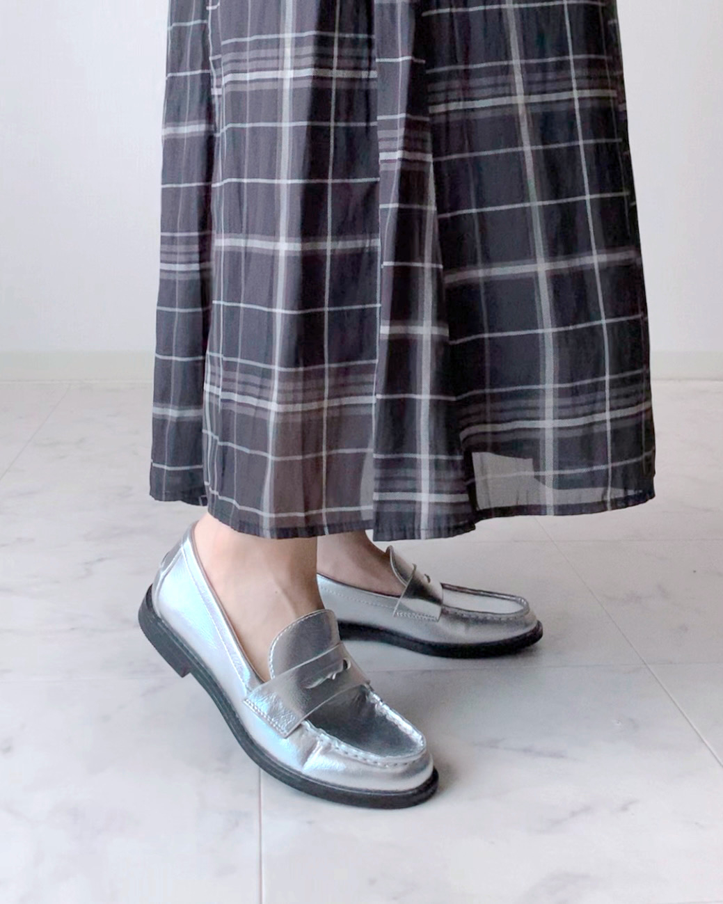 ZARA（ザラ）のおすすめファッションアイテム「メタリック素材モカシン」