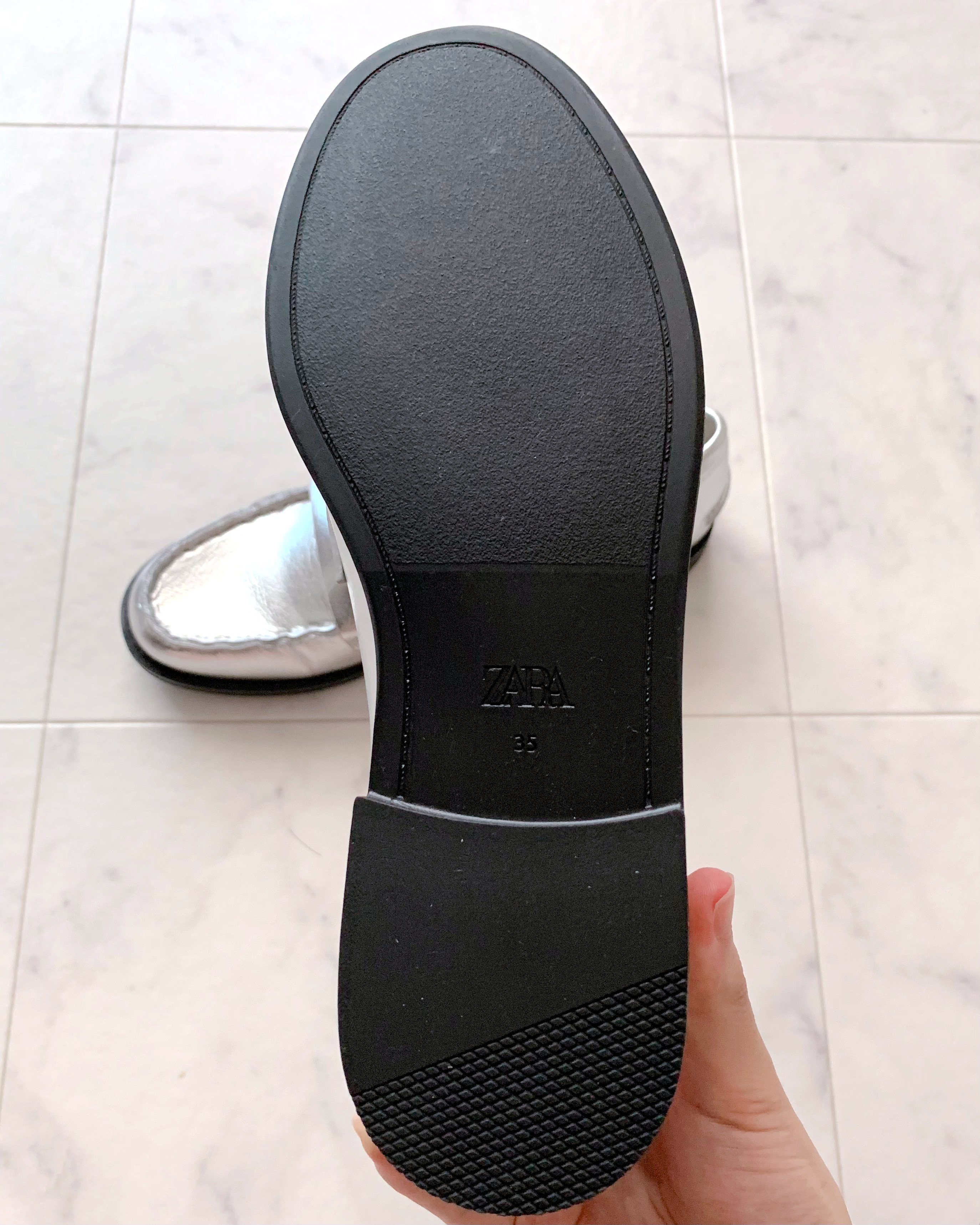 ZARA（ザラ）のおすすめファッションアイテム「メタリック素材モカシン」