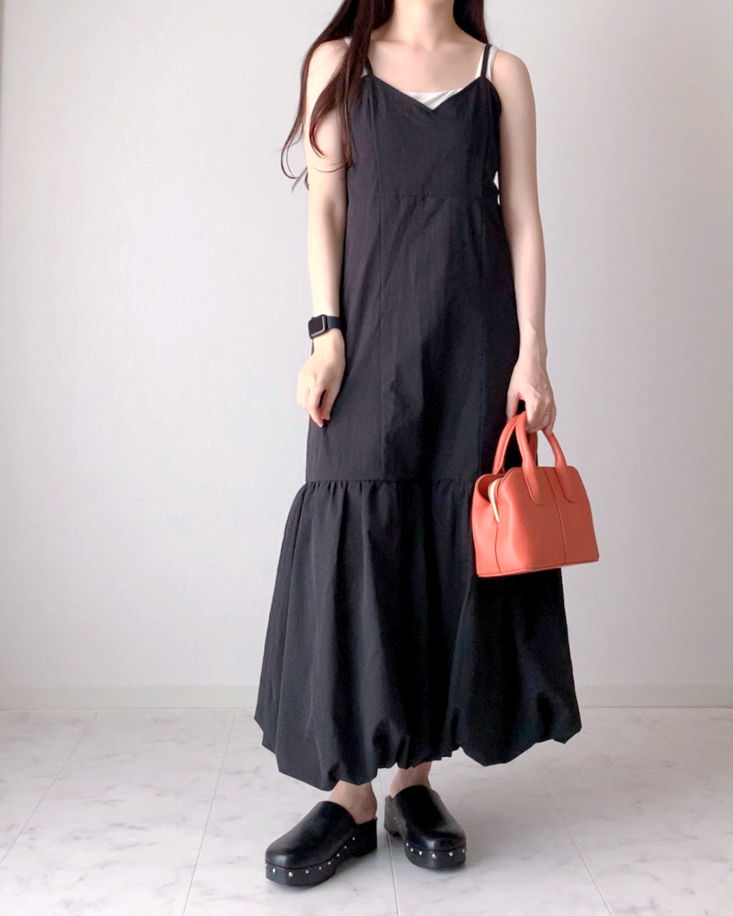 ZARA（ザラ）のおすすめファッションアイテム「スタッズクロッグサンダル」のコーディネート