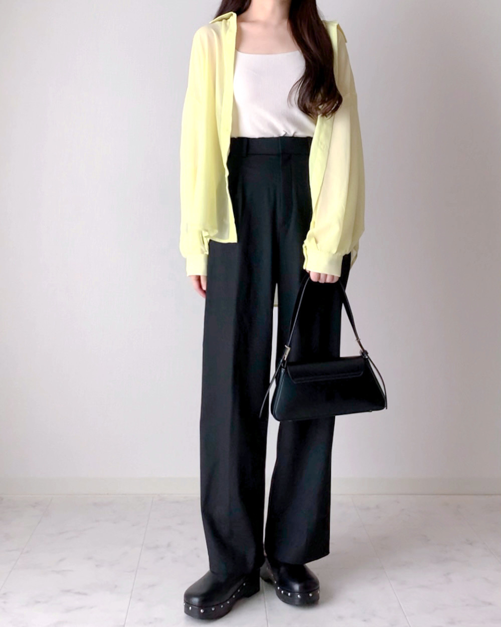 ZARA（ザラ）のおすすめファッションアイテム「スタッズクロッグサンダル」のコーディネート