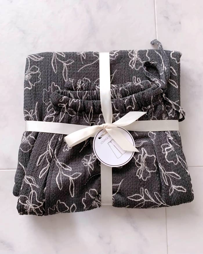 GUのおすすめファッションアイテム「ラウンジフレアパンツ(フラワー)+E」