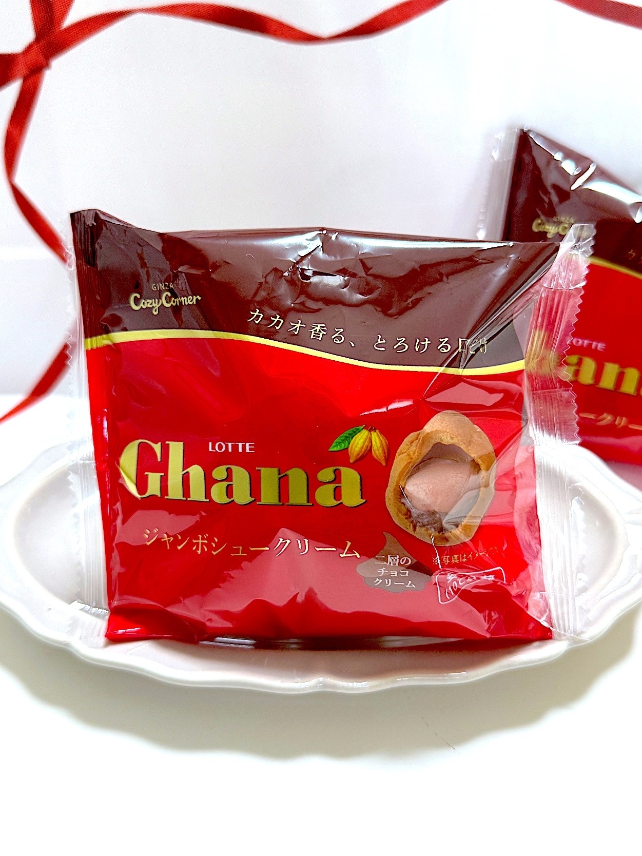 銀座コージーコーナーのおすすめスイーツ「ジャンボシュークリーム（ガーナ）」