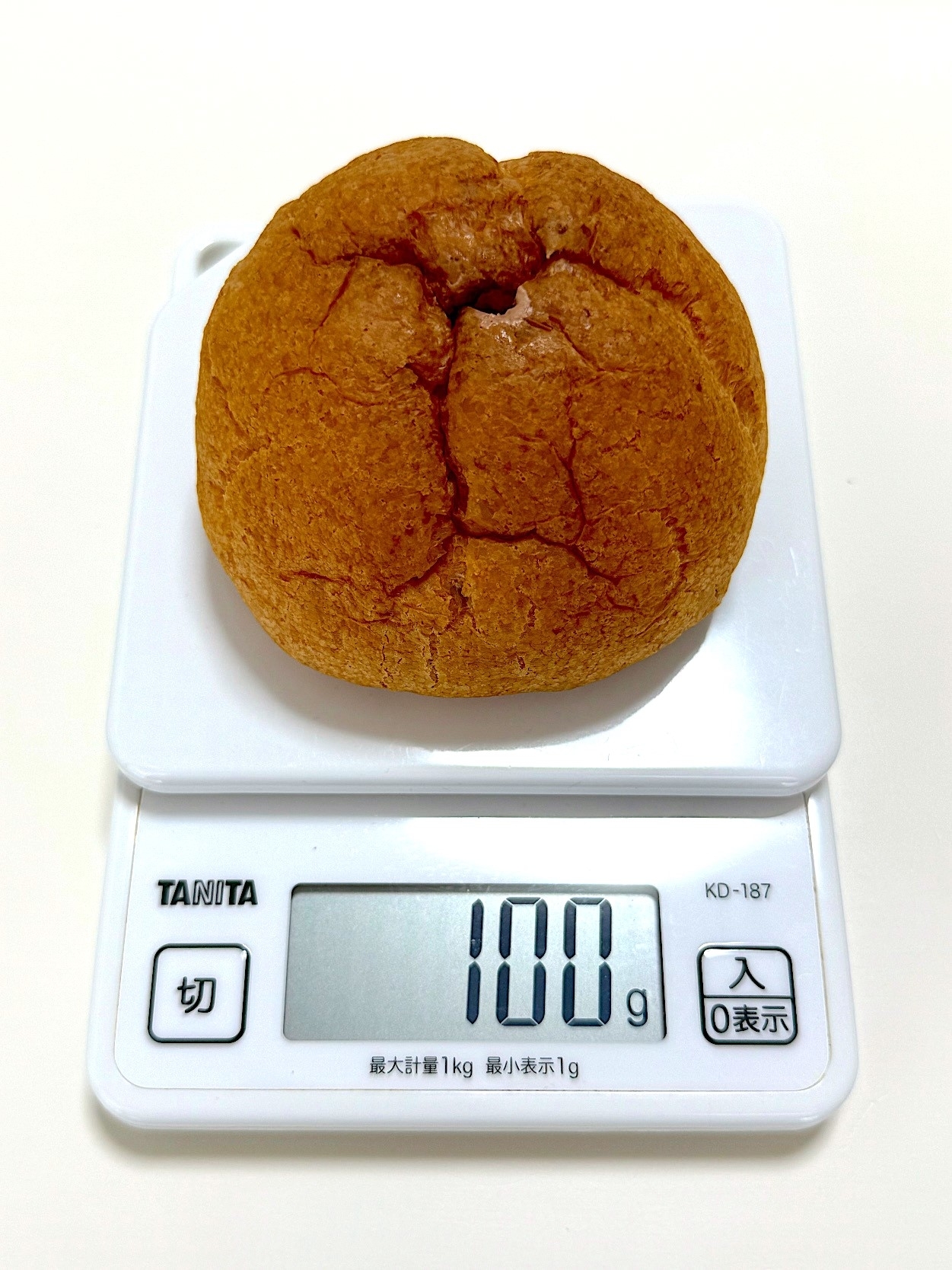 銀座コージーコーナーのおすすめスイーツ「ジャンボシュークリーム（ガーナ）」