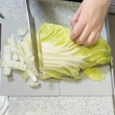 ニトリのおすすめキッチングッズ「立てて乾かせる たためるまな板」