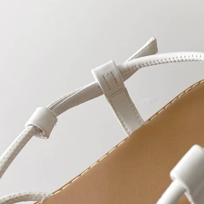 UNIQLO(ユニクロ)のおすすめファッションアイテム「ナローストラップサンダル」