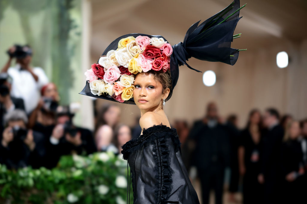 Zendaya with bouquet on her headpiece