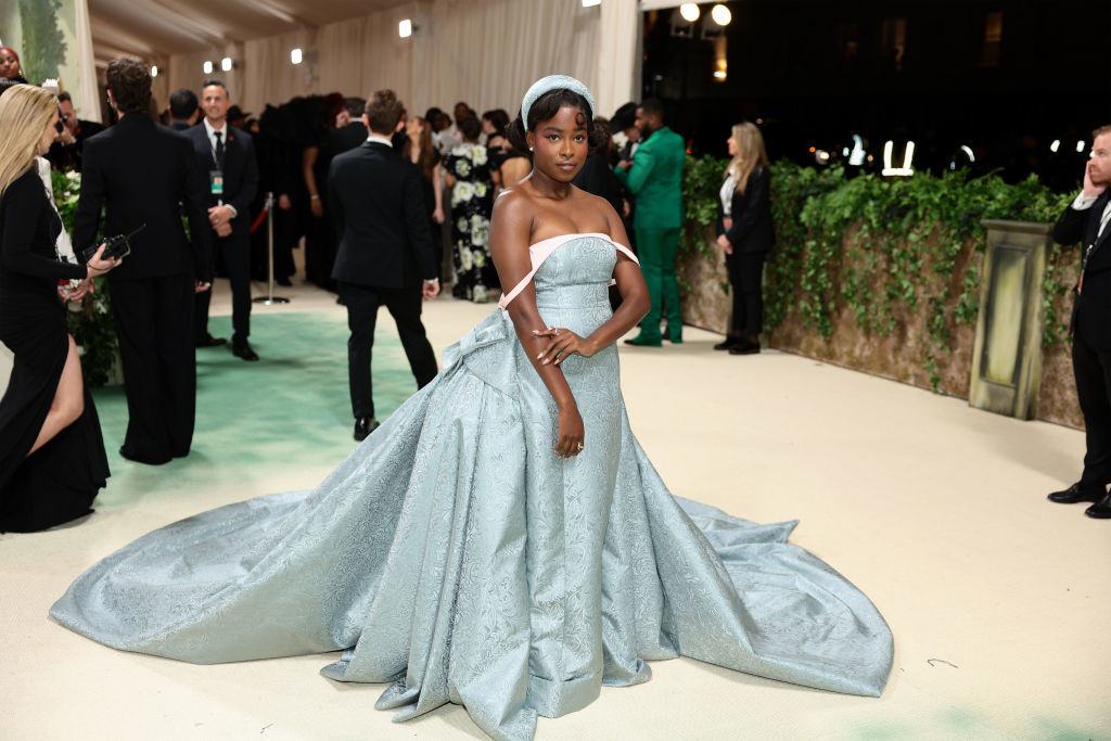 Amanda in elegant strapless gown with voluminous train and matching headband at an event