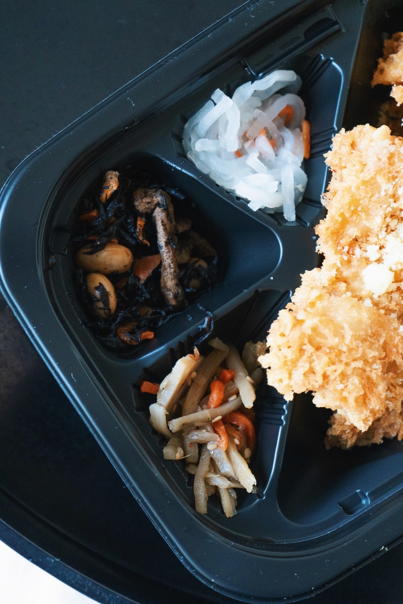 大戸屋のおすすめのお弁当「こだわりソースのデミグラスチキンかつ弁当」