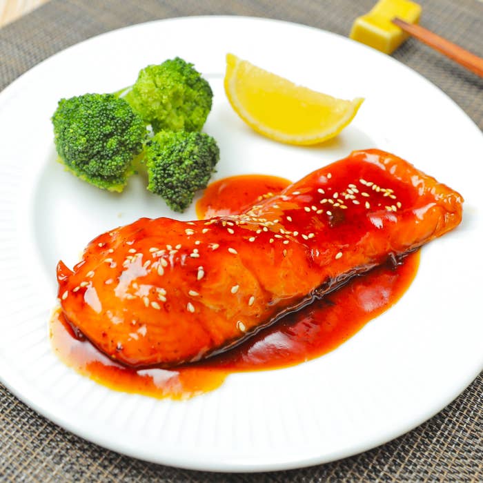 料理されたサケ