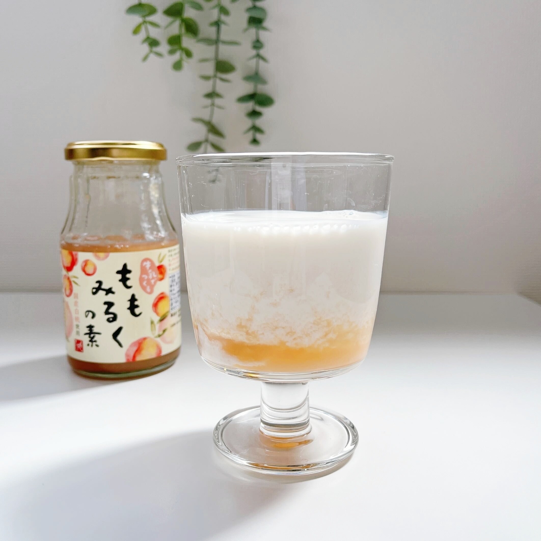 KALDI(カルディ)のフルーツドリンク「牛乳でつくる ももみるくの素 270ml」