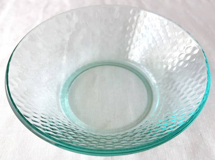 ダイソーのオススメのグッズ「ハニカムモールドボウル(マリン・ラベンダー)」