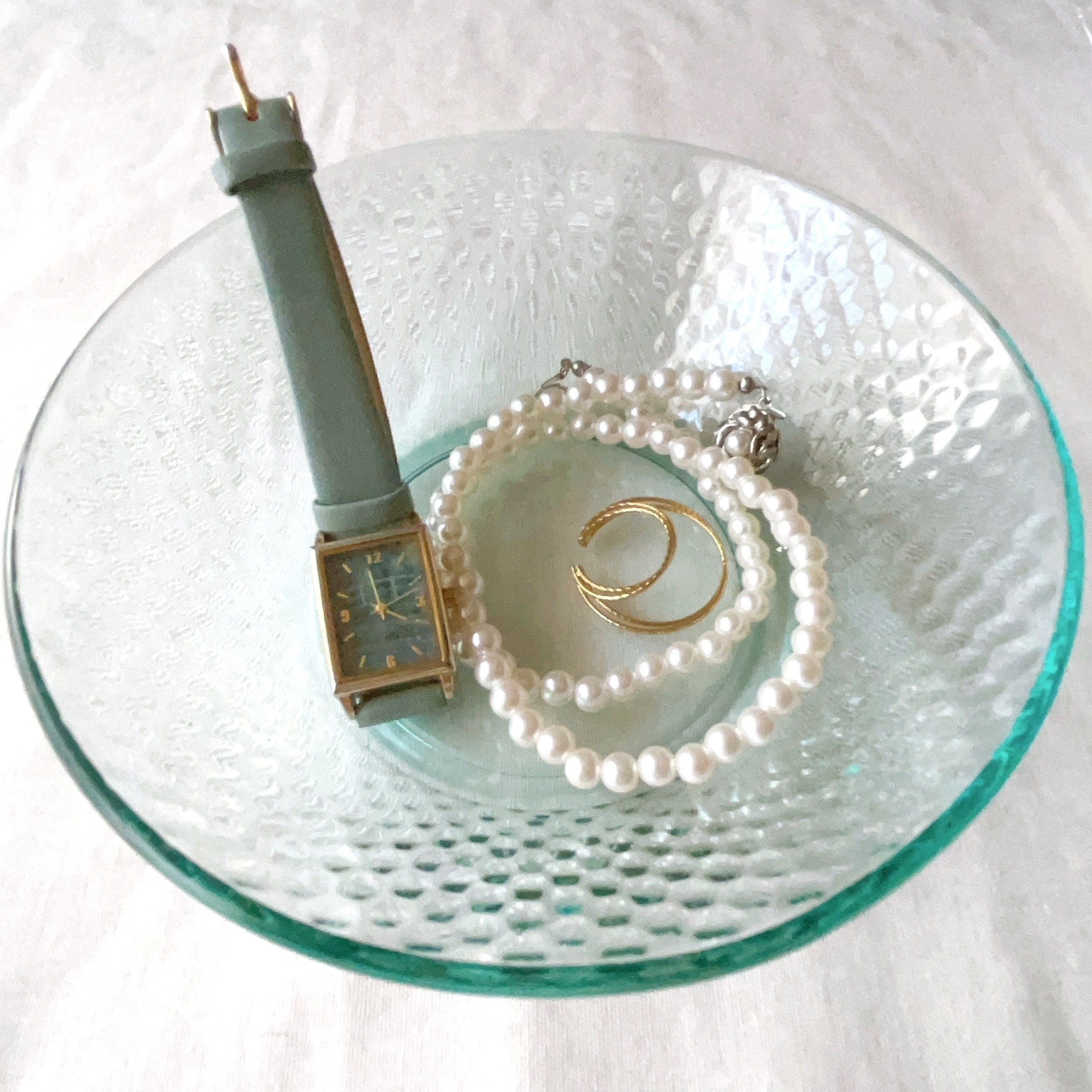 ダイソーのオススメのグッズ「ハニカムモールドボウル（マリン・ラベンダー）」