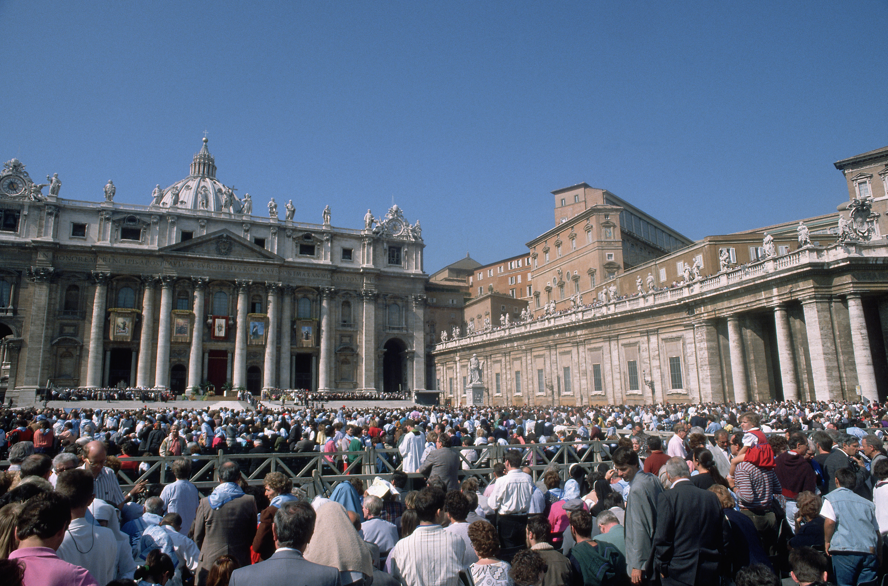 Crowded St. Peter&#x27;s Square at the Vatican with the basilica in the background. People gathered for an event