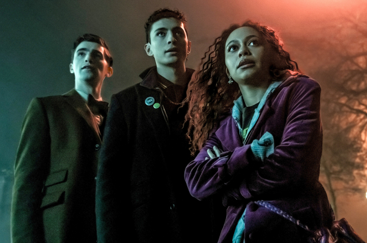 George Rexstrew, Jayden Revri, Kassius Nelson standing on a foggy street at night as Edwin, Charles, and Crystal on Dead Boy Detectives