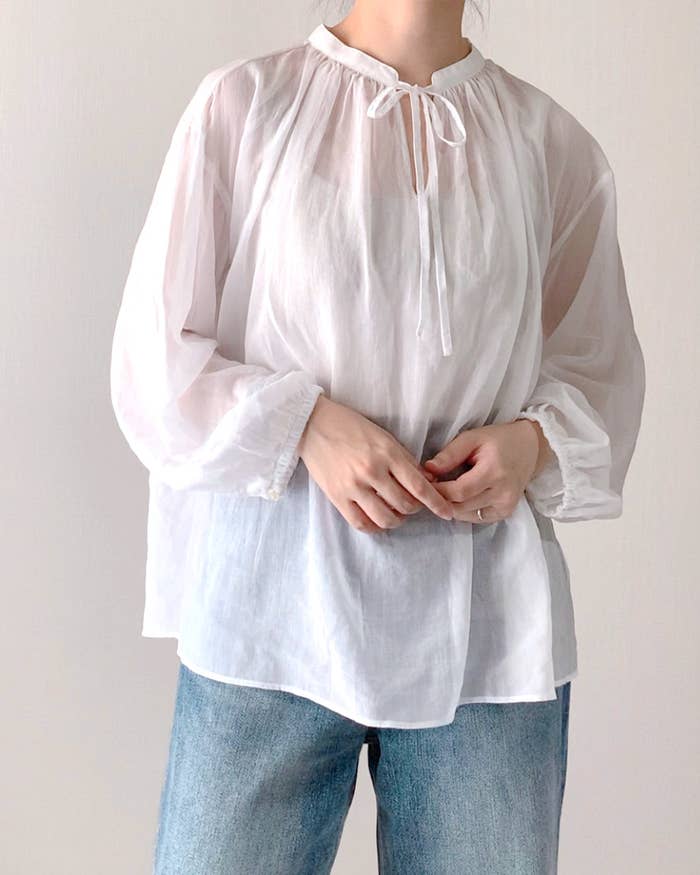 UNIQLO（ユニクロ）のおすすめファッションアイテム「コットンシアーボリュームブラウス（長袖）」