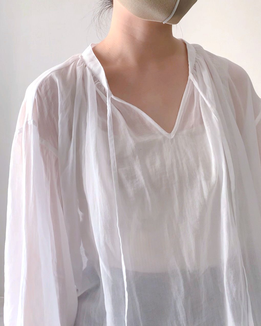 UNIQLO（ユニクロ）のおすすめファッションアイテム「コットンシアーボリュームブラウス（長袖）」