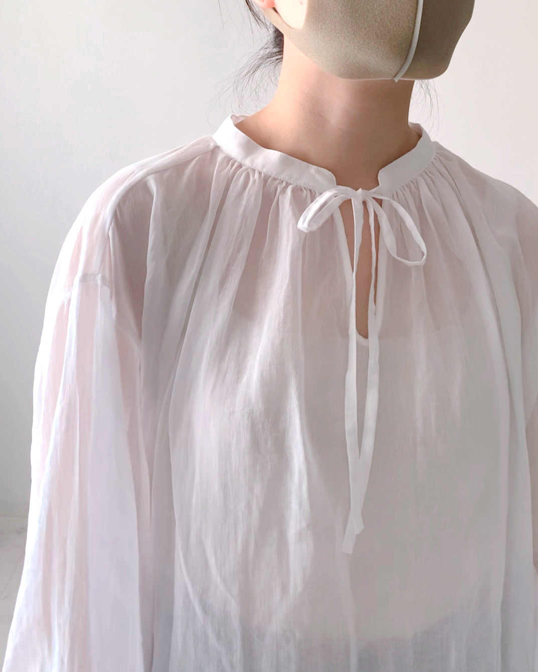 UNIQLO（ユニクロ）のおすすめファッションアイテム「コットンシアーボリュームブラウス（長袖）」