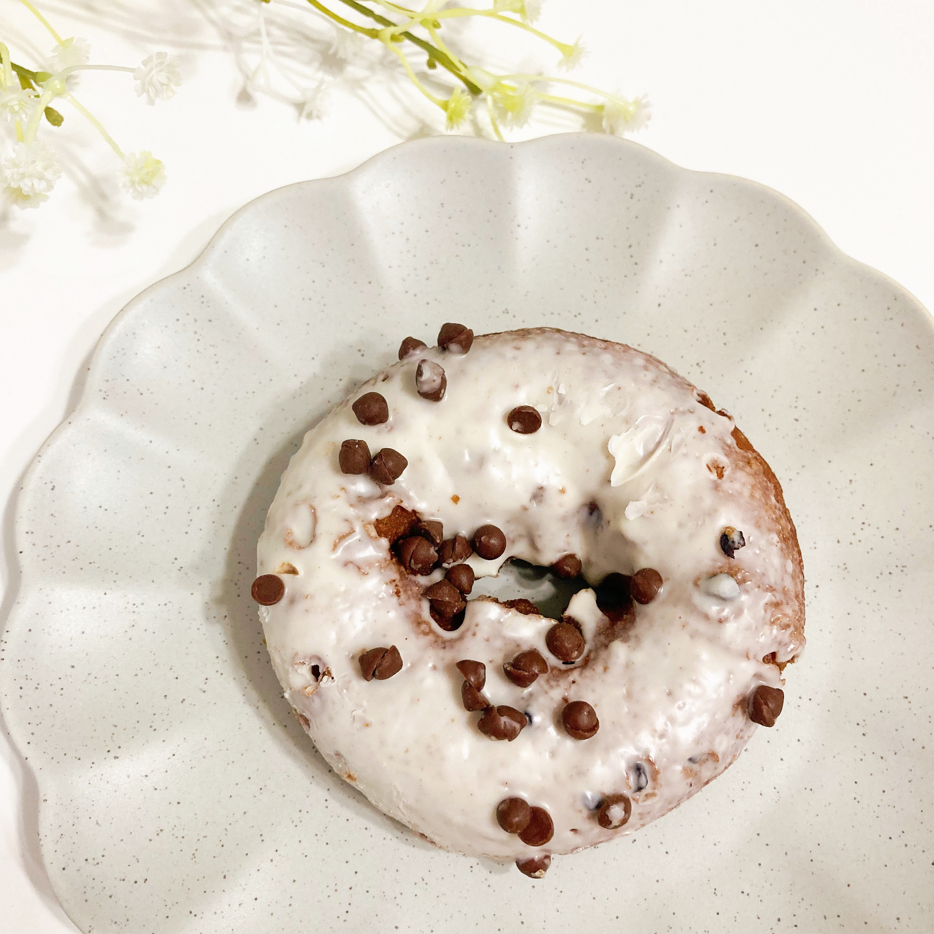 FamilyMart(ファミリーマート)のコラボスイーツ「スヌーピーチョコチップドーナツ」