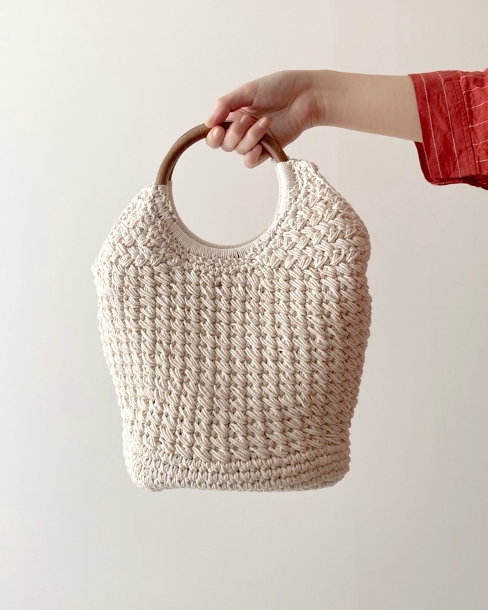 ZARA（ザラ）のおすすめファッションアイテム「マクラメ バケットバッグ」