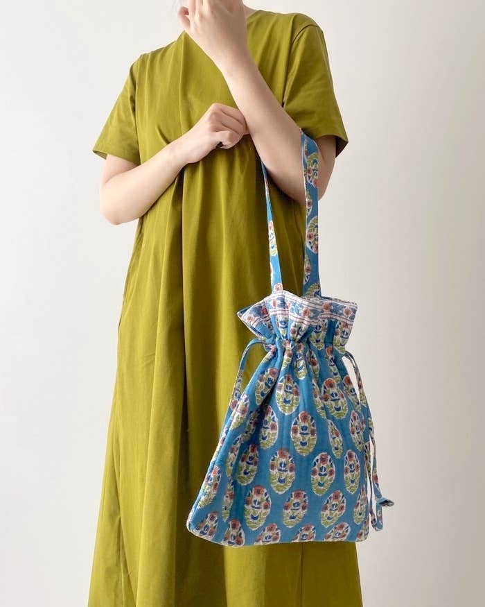 nikoand…（ニコアンド）のおすすめファッションアイテム「キルト巾着トート」