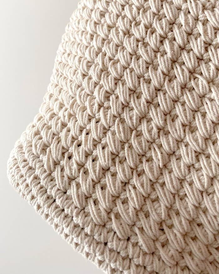 ZARA(ザラ)のおすすめファッションアイテム「マクラメ バケットバッグ」