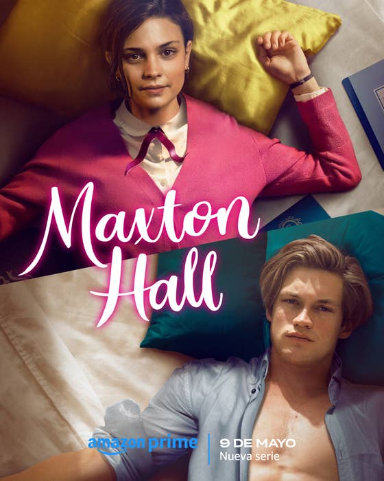 Póster de la serie &quot;Maxton Hall&quot; con dos actores recostados y el logo de Amazon Prime. Estreno el 9 de mayo