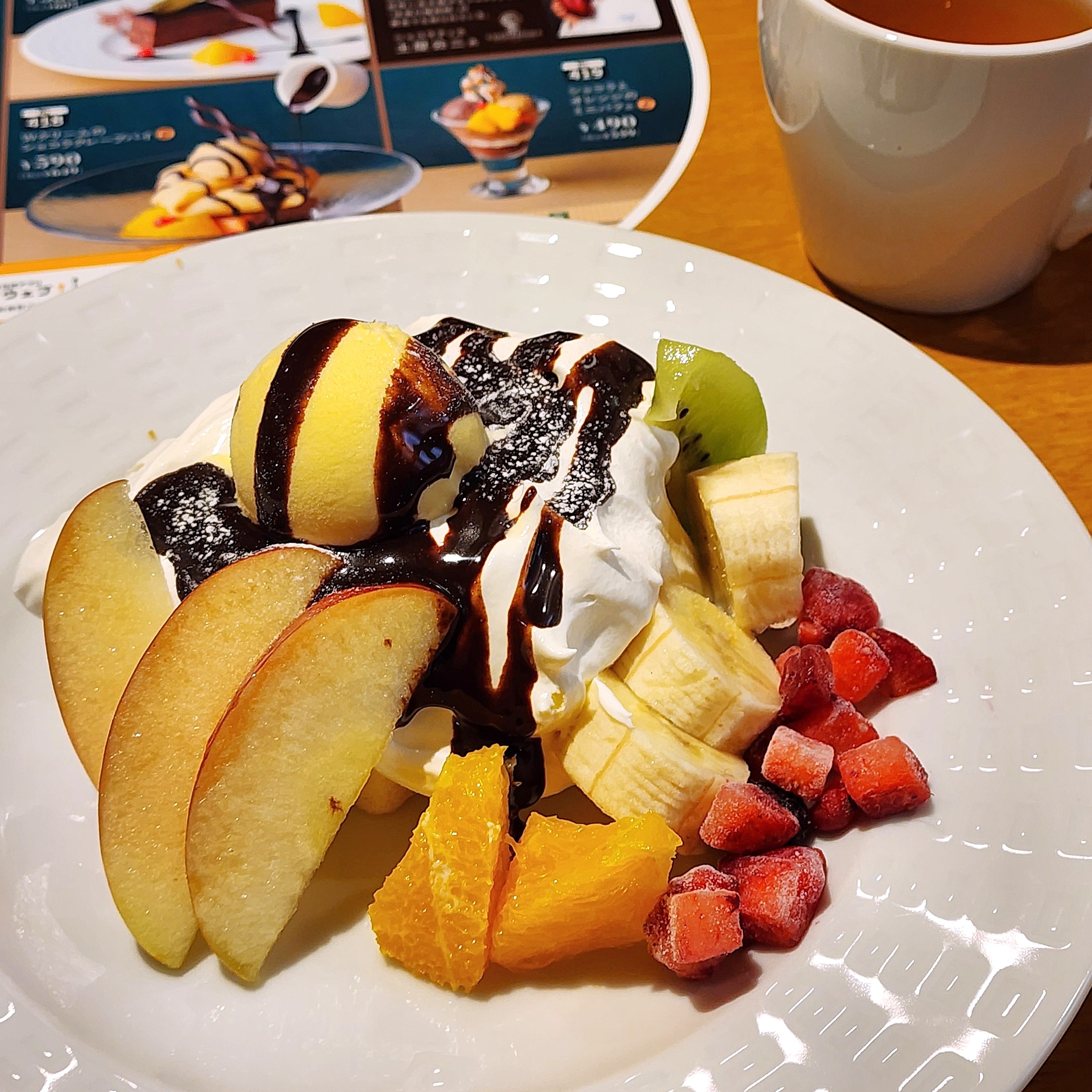 ココスのおすすめスイーツ「フルーツとふわとろホイップのショートケーキ」