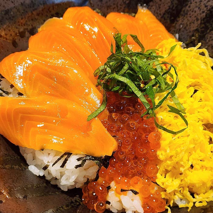 ココスのおすすめフード「2度おいしい!サーモン&いくら丼」