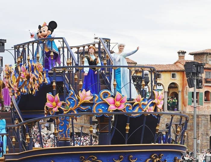 ディズニーシーの期間限定エンターテイメントプログラム「“ファンタジースプリングス”スペシャルグリーティング」