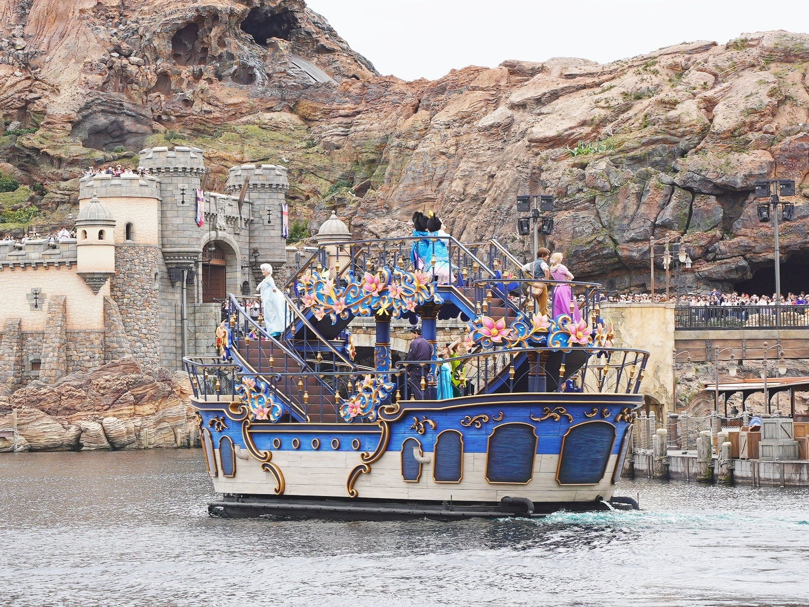 ディズニーシーの期間限定エンターテイメントプログラム「“ファンタジースプリングス”スペシャルグリーティング」