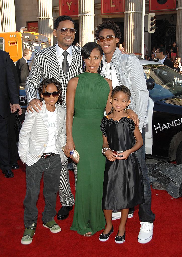 Will Smith, Jada Pinkett Smith, Trey Smith, Jaden Smith, and Willow Smith pose together on the red carpet. Jada wears a sleeveless green dress