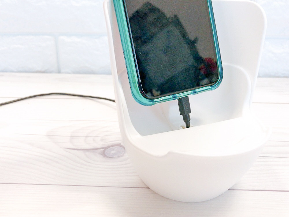CanDo（キャンドゥ）のおすすめ便利グッズ「置くだけで音が広がるスマホスタンドWH」