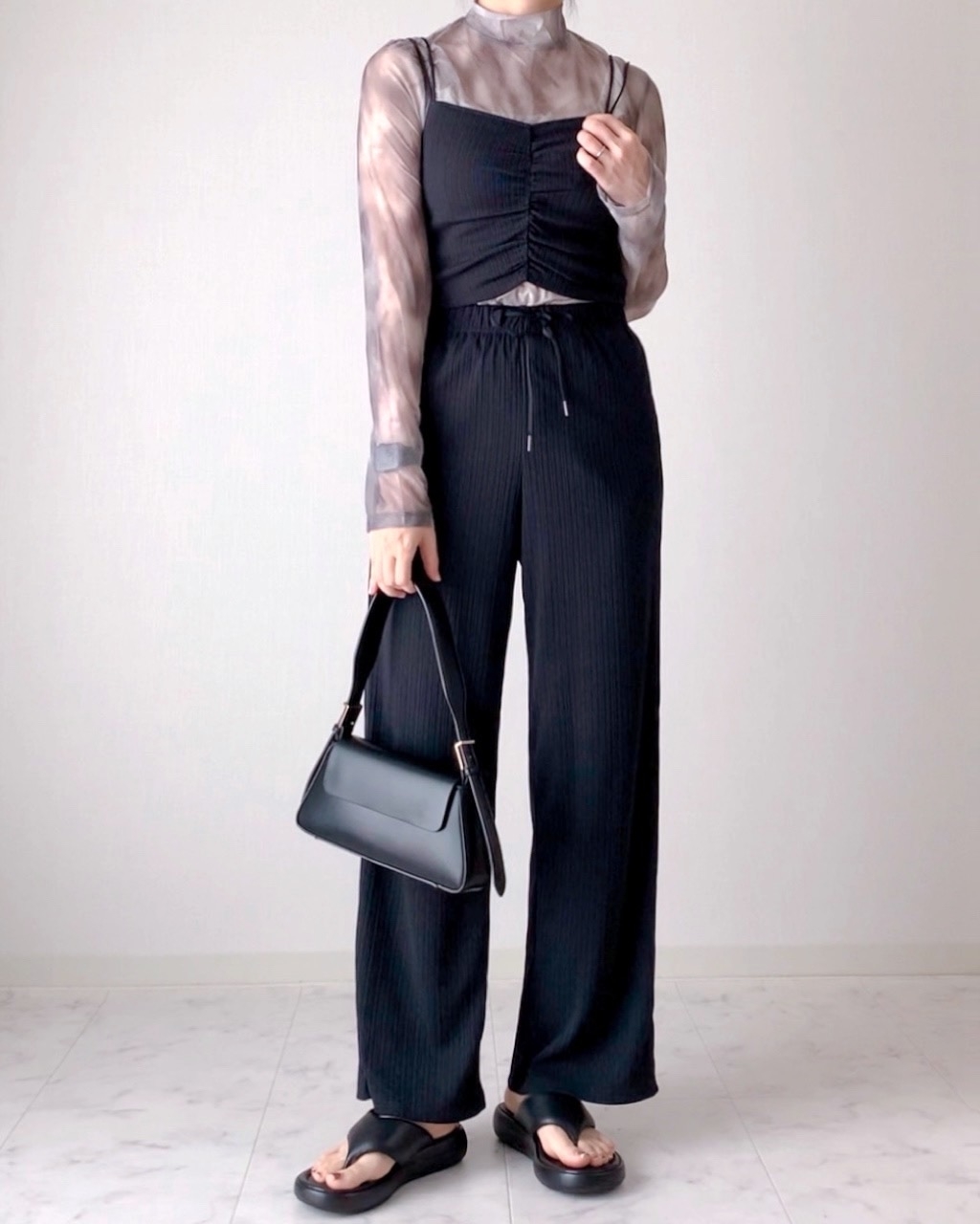 GU(ジーユー)のおしゃれトップス「リブフロントギャザーキャミソール(セットアップ可能)」