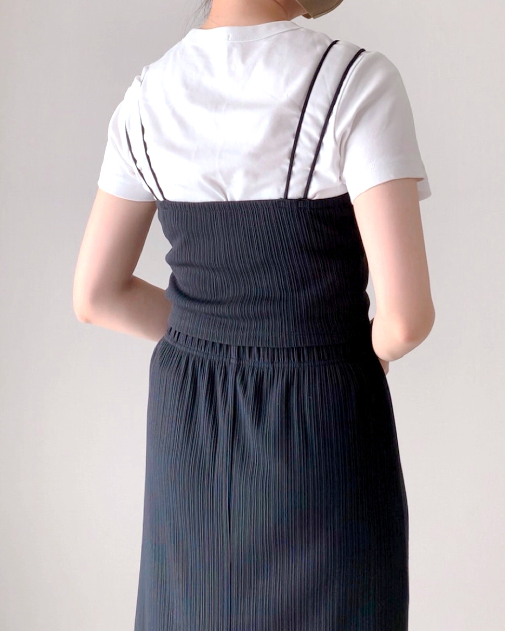 GU(ジーユー)のおしゃれトップス「リブフロントギャザーキャミソール(セットアップ可能)」